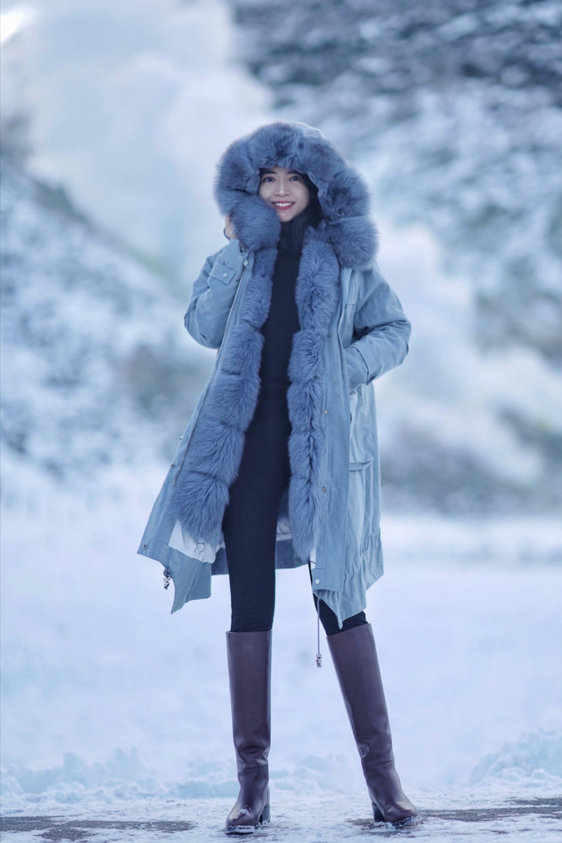 What Sparks Will Come From Down Coats And Riding Boots