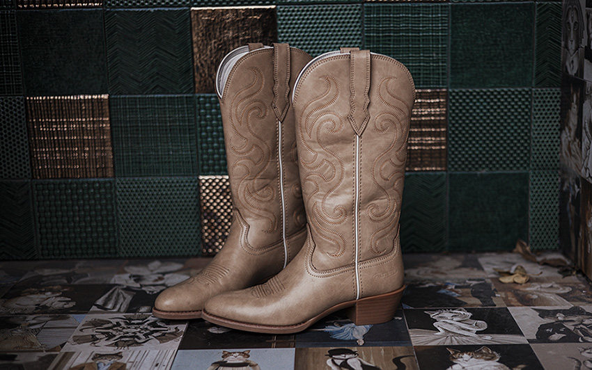 Inventory Of Different Colors Of Riding Boots With Suggestions