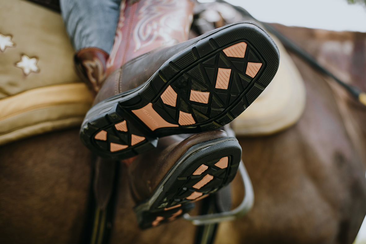 Jiangsu Yibei Industry-Plowing In Shoes And Boots Manufacturing