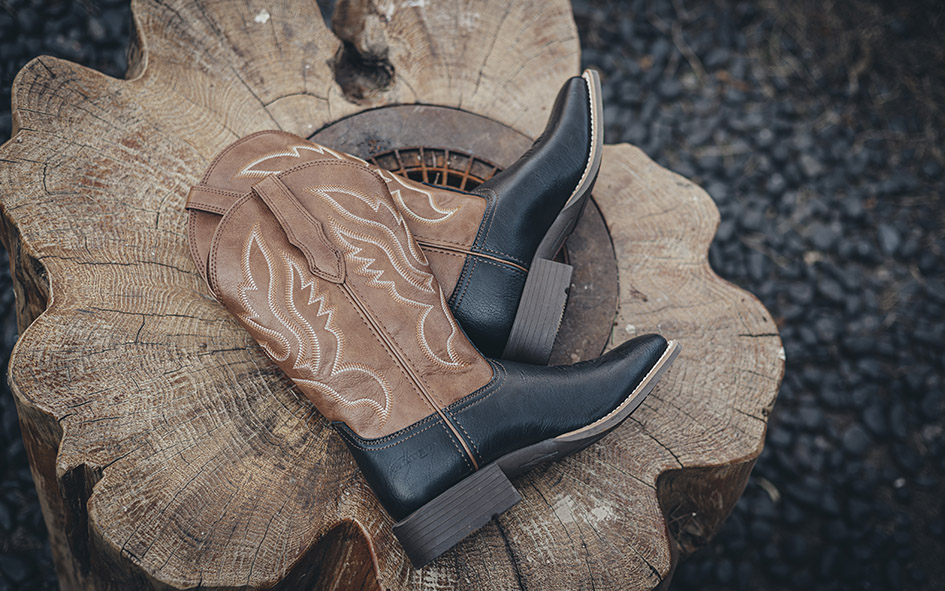 What Are The Meanings Of Riding Boots In Chinese And Western Cultures