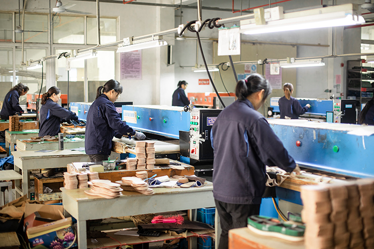 Why Choose A Cowhide Boots Source Manufacturer