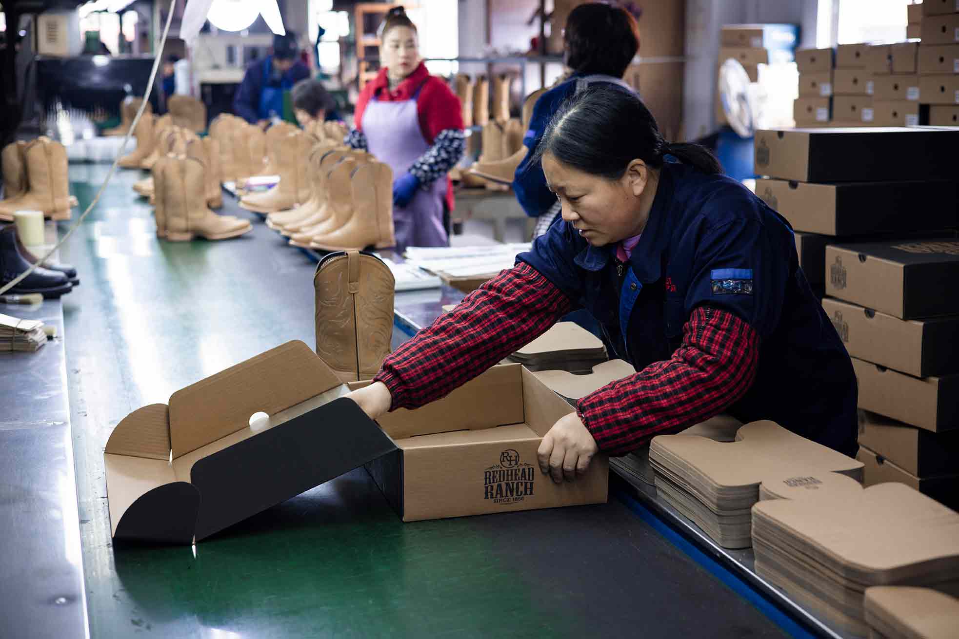 How To Deal With The Wave Of Customization By The Source Manufacturers Of Shoes And Boots