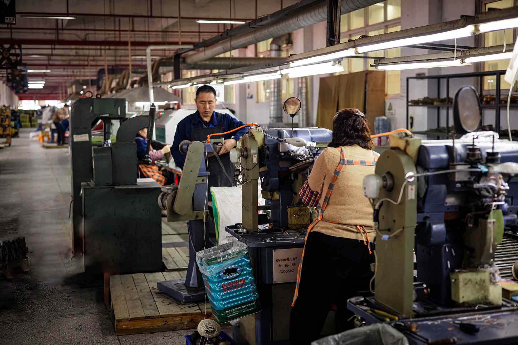 Craftsmanship And Strength Behind Fashion--Shoes And Boots OEM Factory