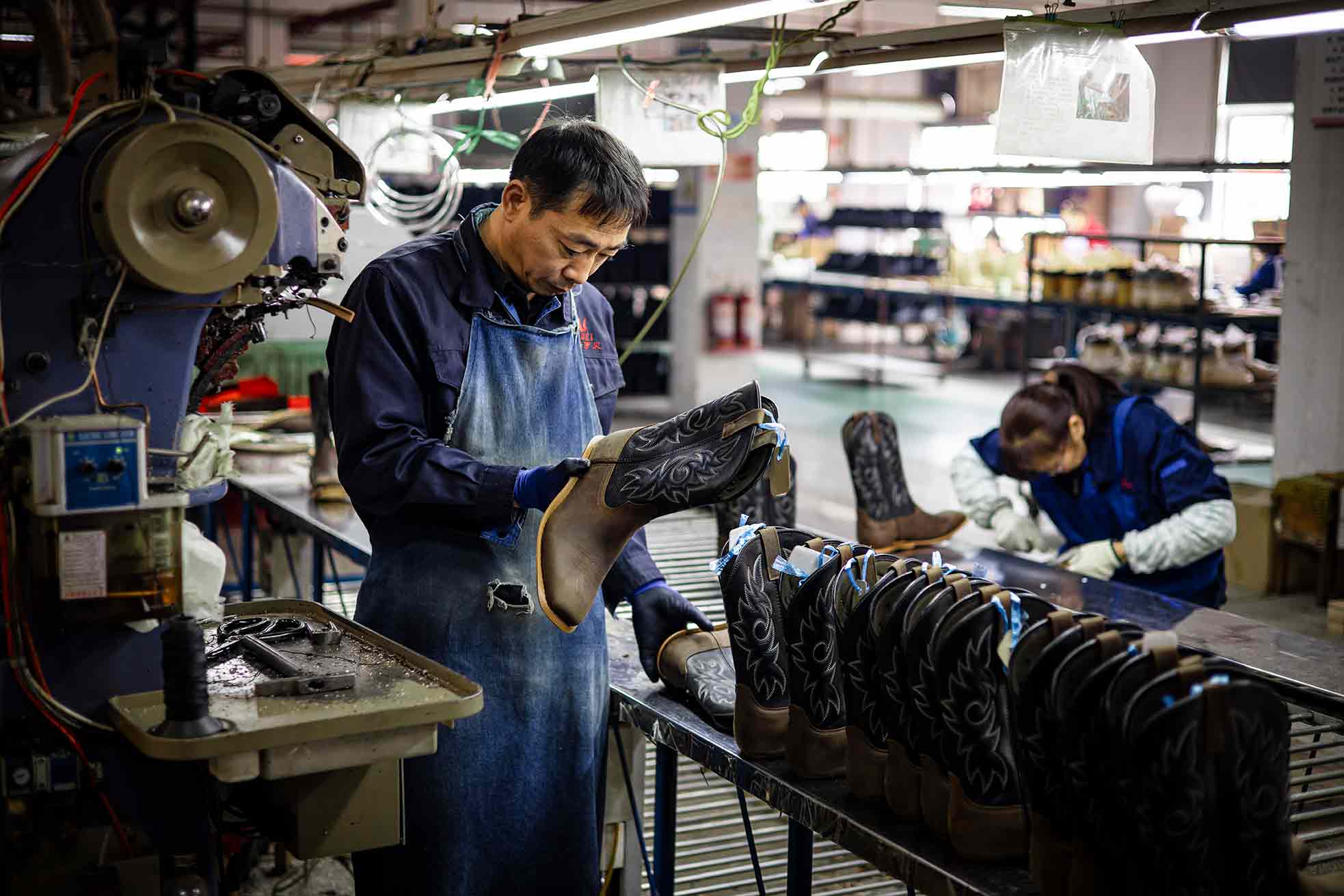 Shoes And Boots Manufacturers Teach You To Create A Closet Star - Bumblebee Riding Boots And Jeans