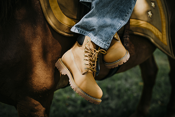 Riding Boots Manufacturer Explains The Wonderful Spark Of Summer And Bumblebees