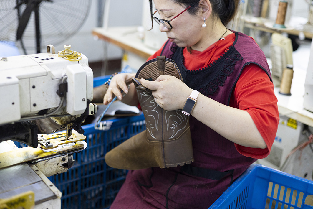 Yibei Riding Boots - Craftsmanship And Strength Behind Fashion