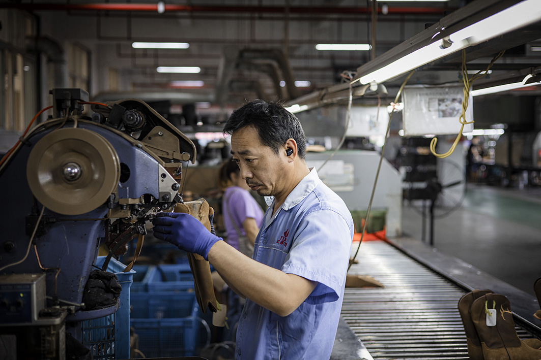 Explore How Shoes And Boots Manufacturers Break Through In The Challenges