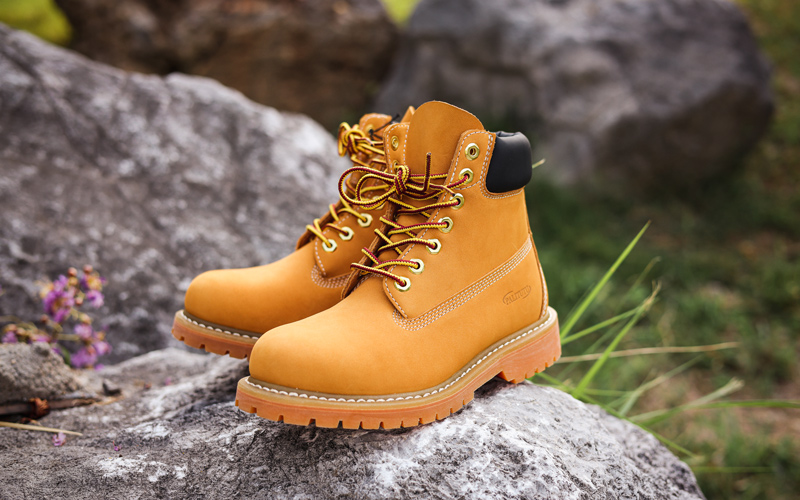 Bumblebee Riding Boots And Sportswear - Fashion And Comfort At The Same Time