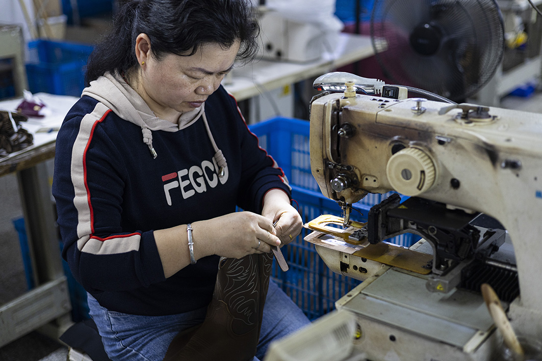 Optimize Supply Chain Management To Improve The Overall Efficiency Of Yibei Shoes And Boots