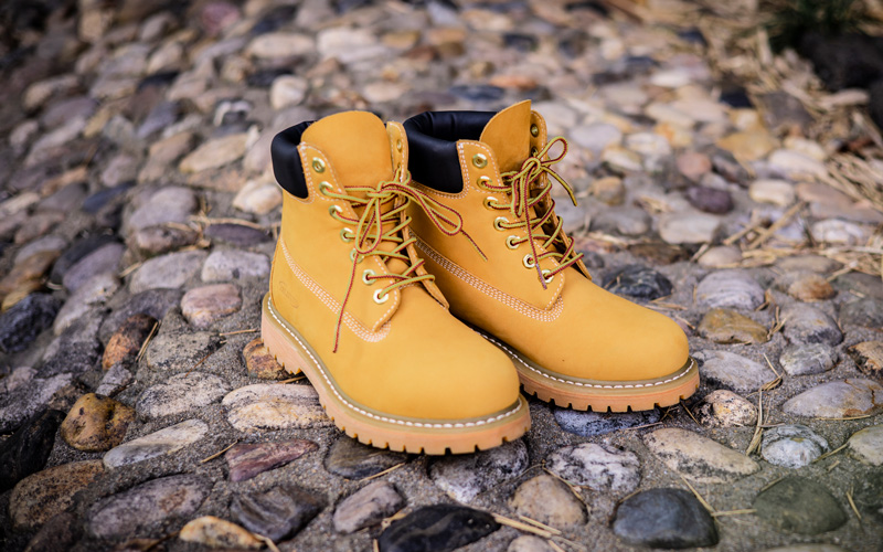 A Guide To Stylishly Matching Bumblebee Riding Boots